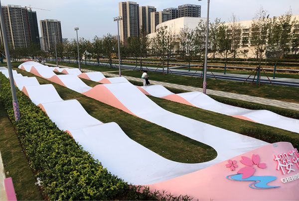 湖北省武汉市樱花溪公园极限运动场（小轮车泵道区）