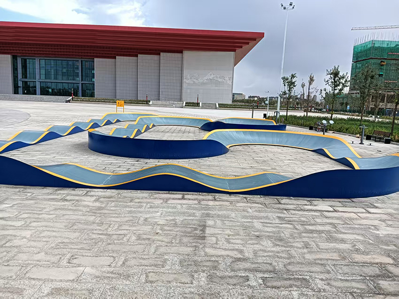 新疆库尔勒市鸿雁河新区大众健身